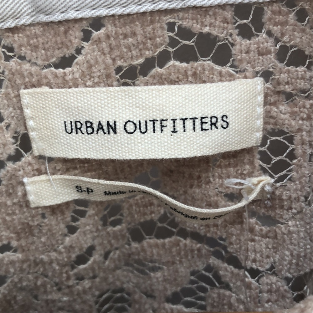 Urban Outfitters Callie Lace Cropped Blouse Sz S - Picture 8 of 9